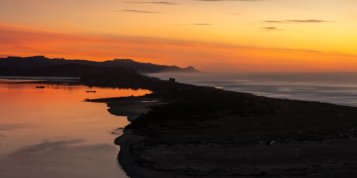 Panoramic sunset over the Oregon coast at Lincoln City